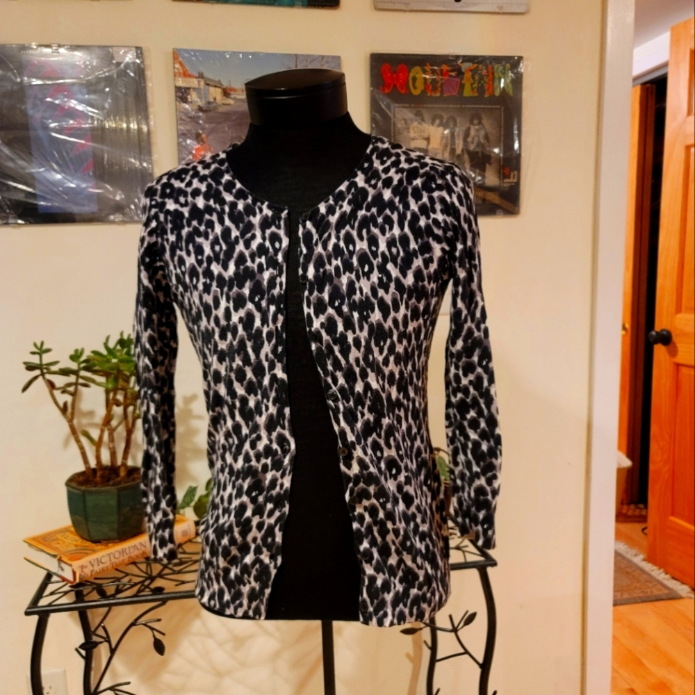 Ann Taylor Leopard Print V Neck Cardigan